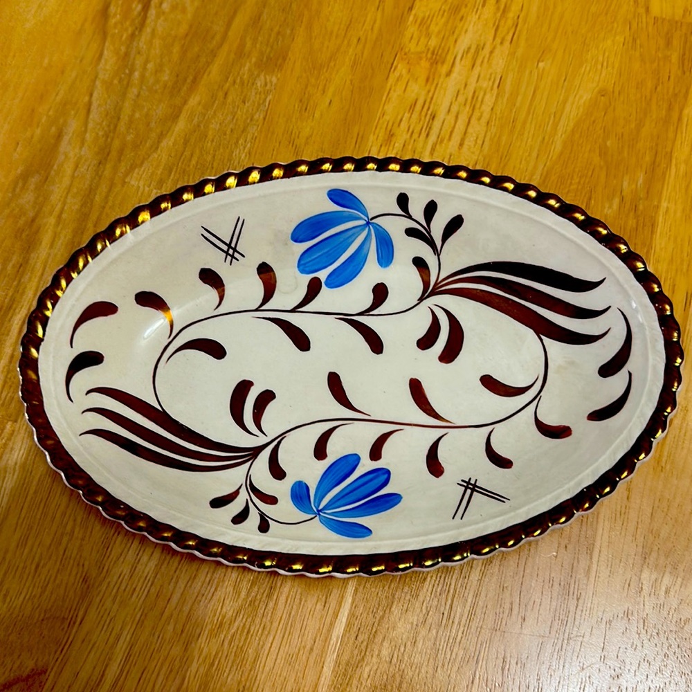 Hand painted dish, made in England at Gray’s Pottery. 8” x 5 1/2”.